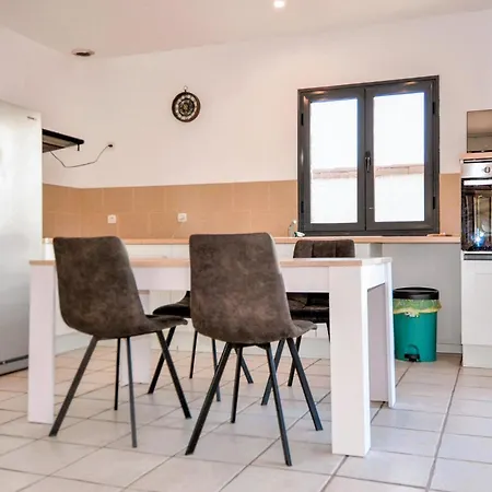 Дом отдыха 2 Bedroom Gorgeous In Saint Esprit